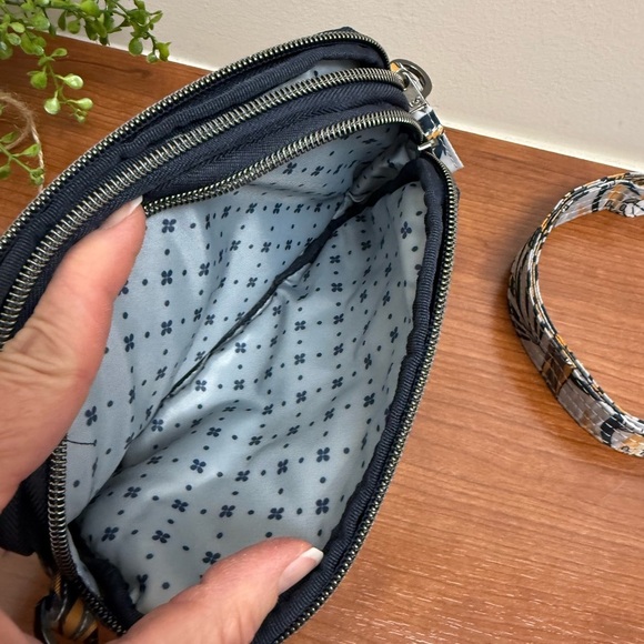 Lug Coupe Convertible Crossbody Bag Lilly Gray Pattern EUC - Picture 8 of 8